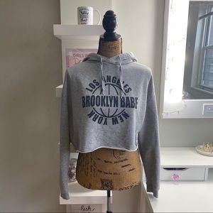 💐H&M Gray Cropped Hoodie Size Medium